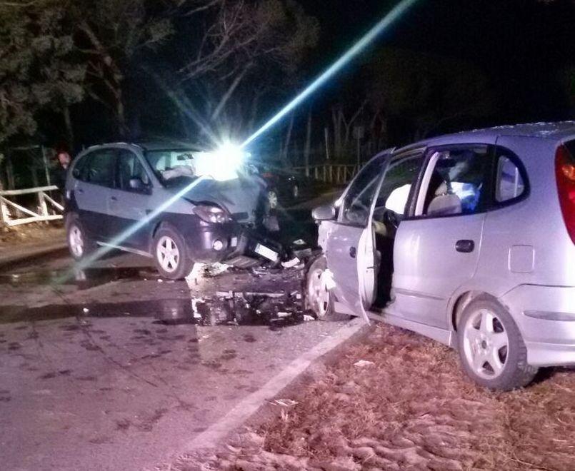 Frontale nella notte in 4 finiscono all’ospedale