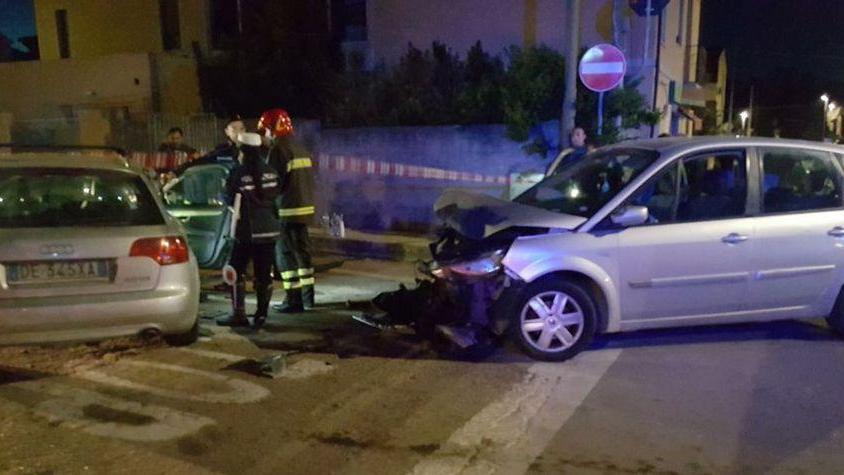 Scontro tra auto, in due in ospedale