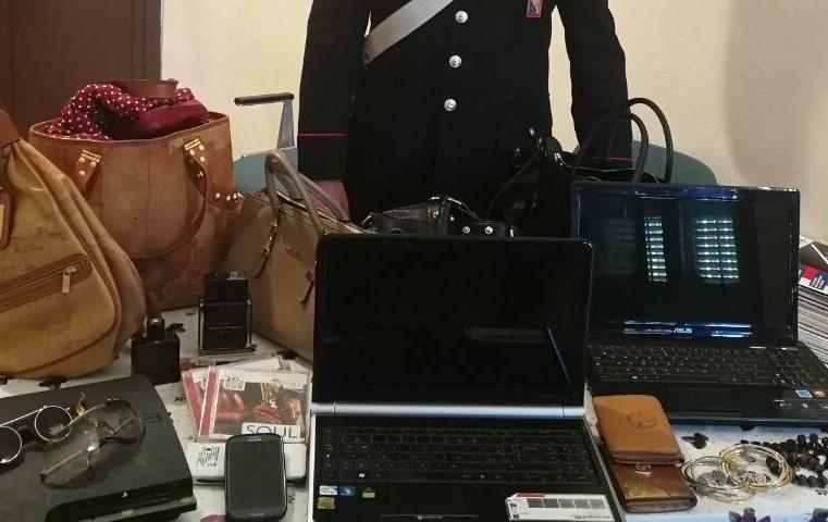 Scappano al posto di blocco: tre arresti 