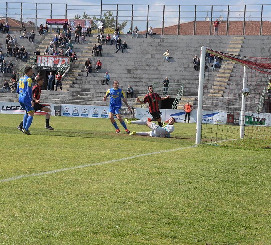 Dominio rossonero, playoff a un passo 