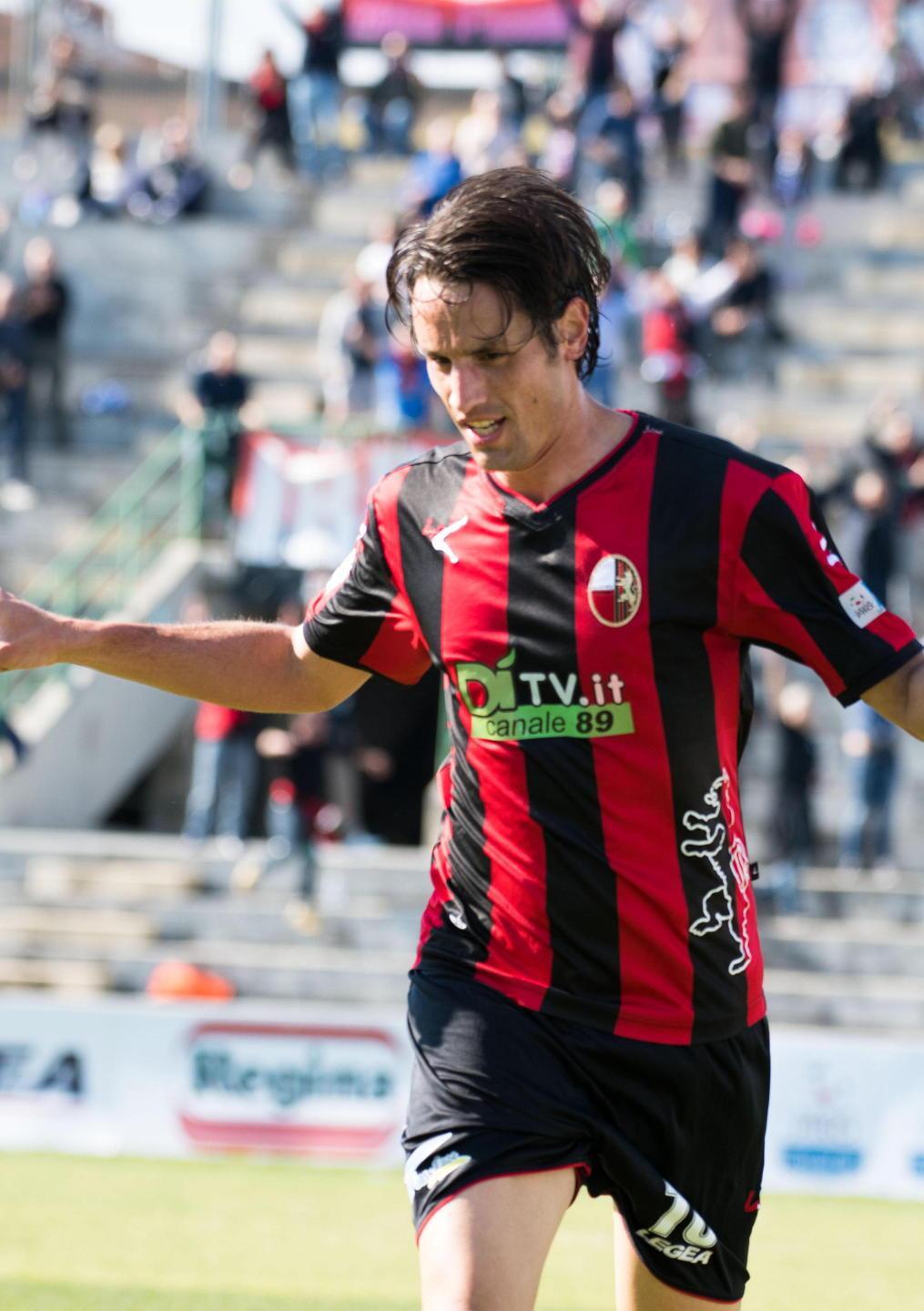 Doppio Fanucchi, al 25’ il derby è già finito: che brutta Carrarese 