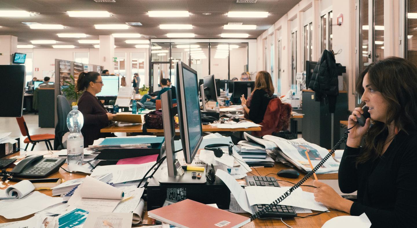 Una notte a inseguire la nascita di un giornale poi la festa con i lettori