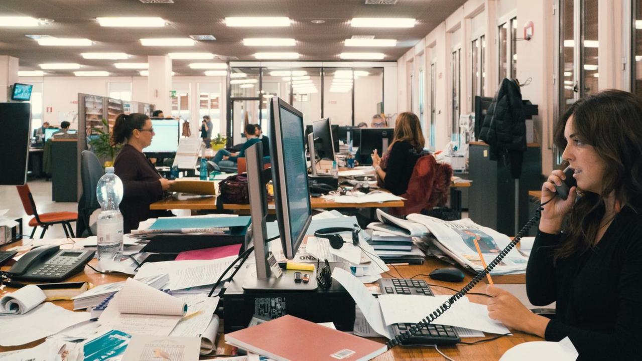 Una notte a inseguire la nascita di un giornale poi la festa con i lettori