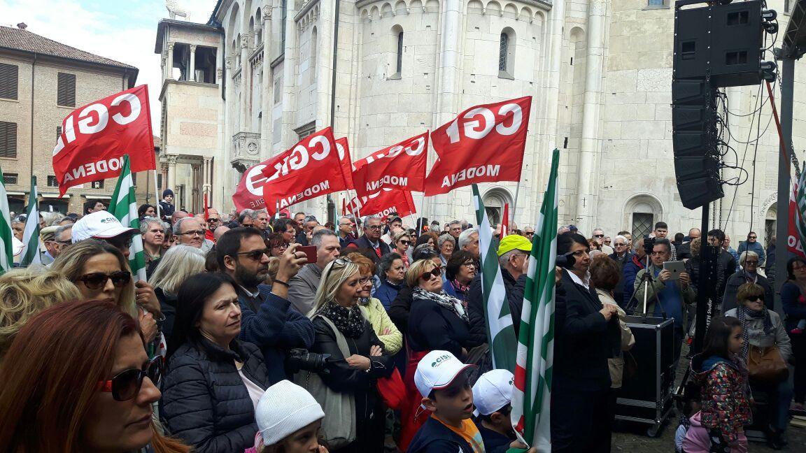 Primo Maggio: in piazza Grande musica, studenti e sindacati 