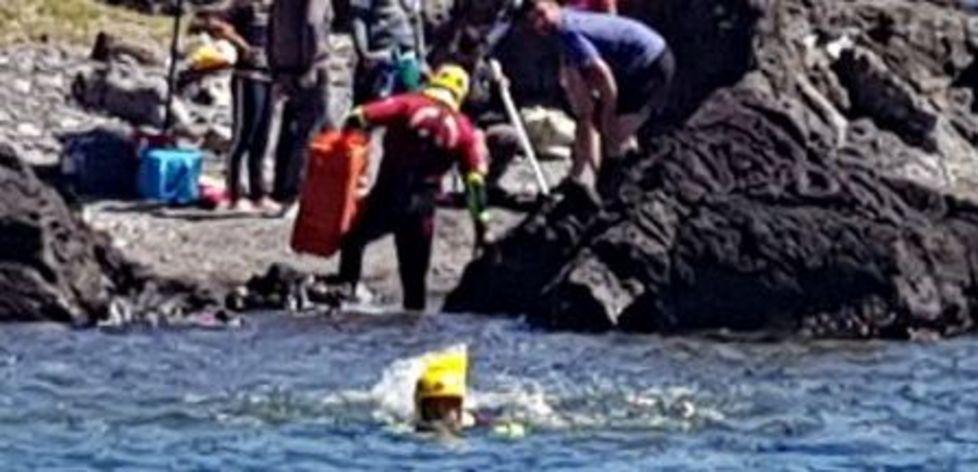 Bosa, cade negli scogli: soccorsa dall’idroambulanza