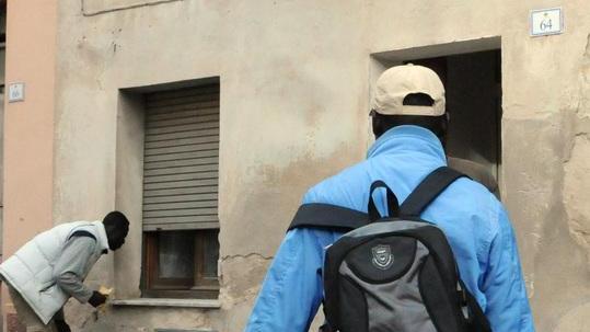 Migranti, boom di richieste per l’affido dei bambini