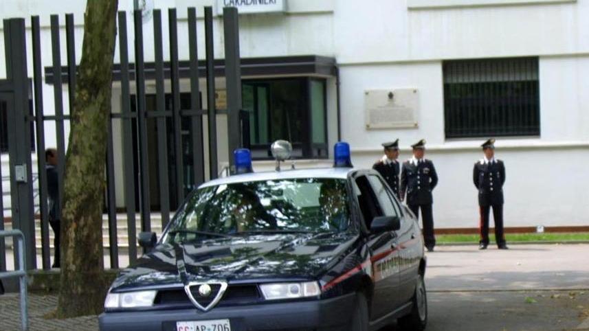 Firme false per comprare i cellulari