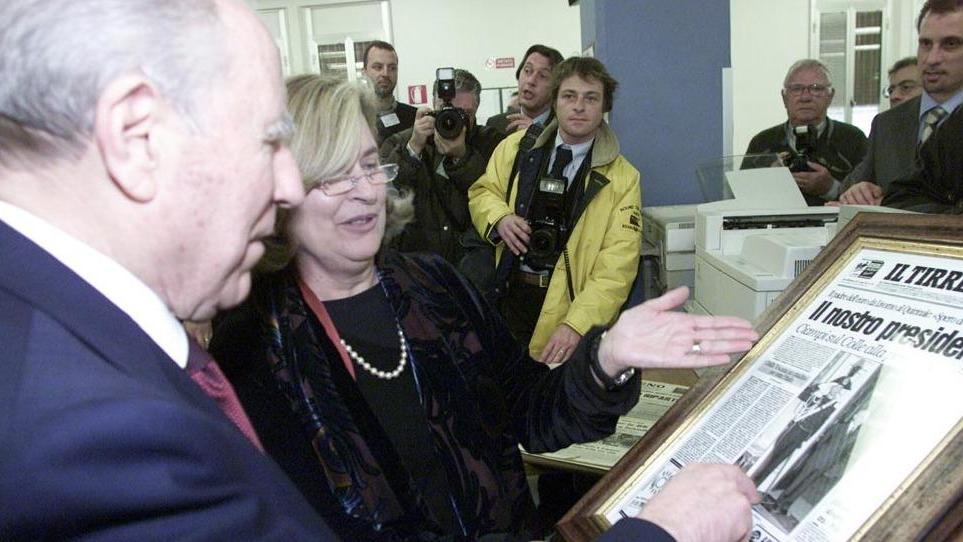 Febbraio 2002: Carlo Azeglio Ciampi, Presidente della Repubblica e livornese, visita il quotidiano della sua città