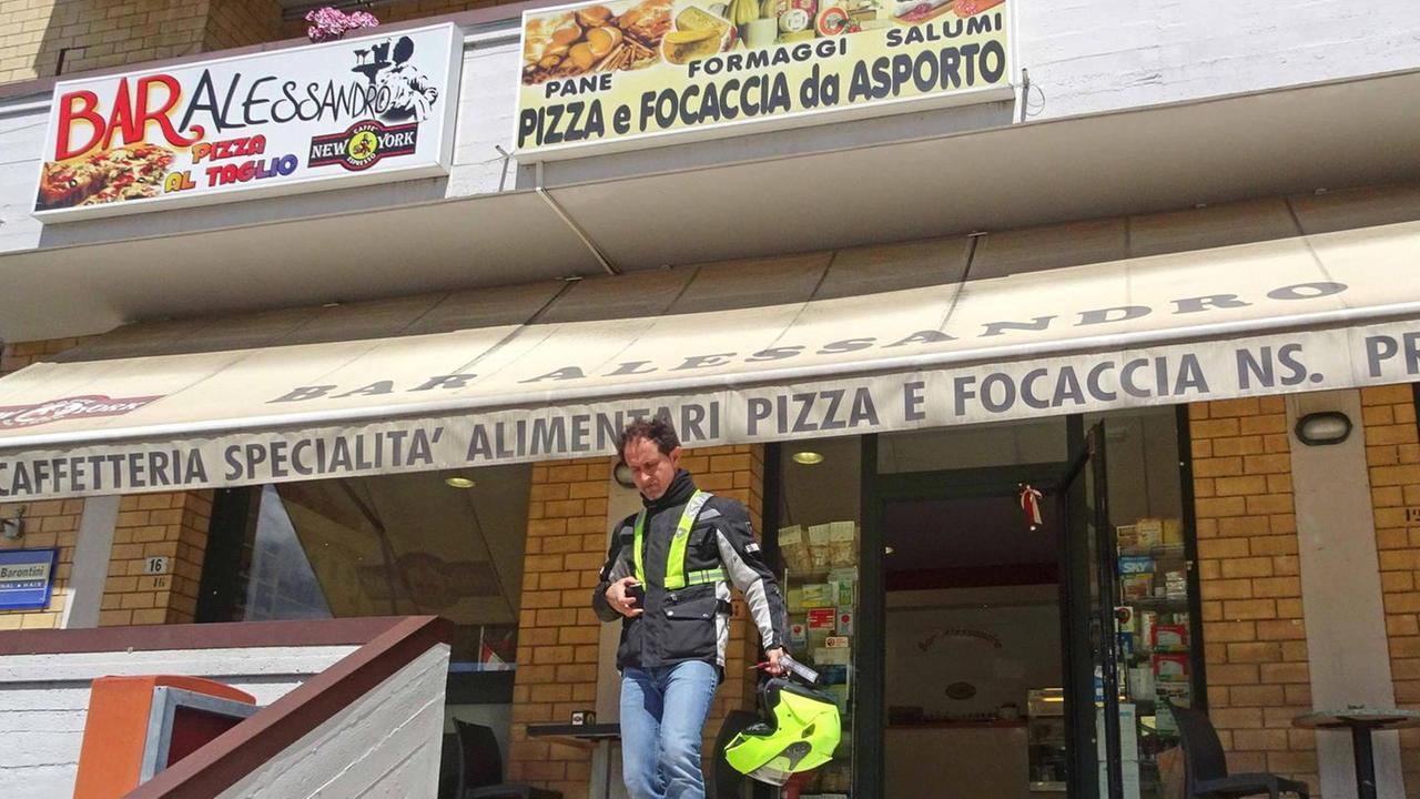 Spaccata con il tombino al bar