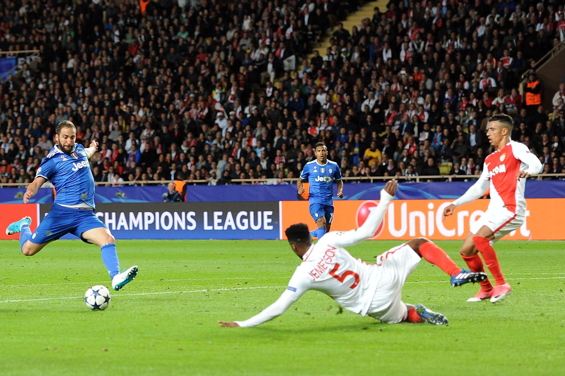 Il primo gol di Higuain