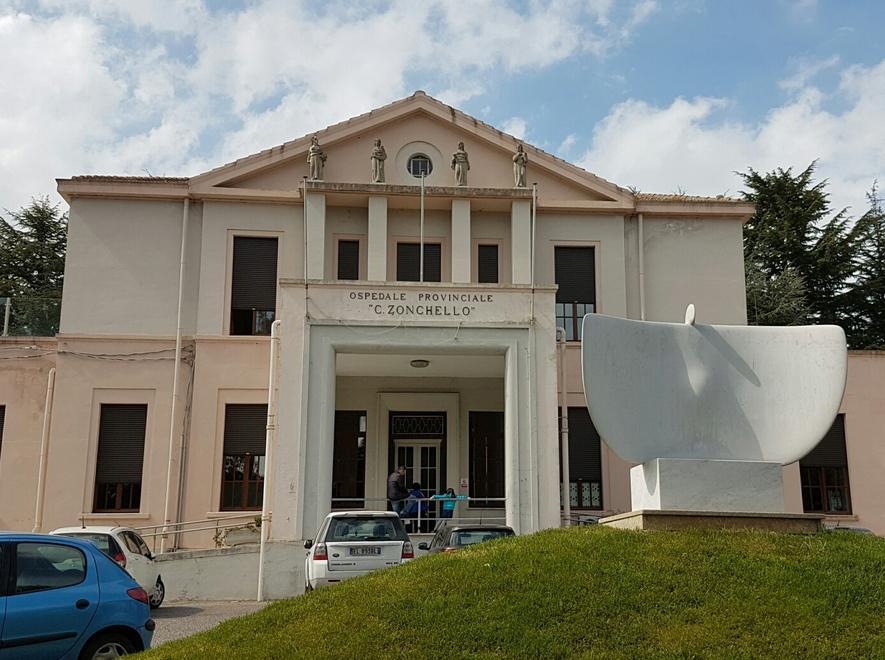 Infermiere si toglie la vita lanciandosi da una finestra