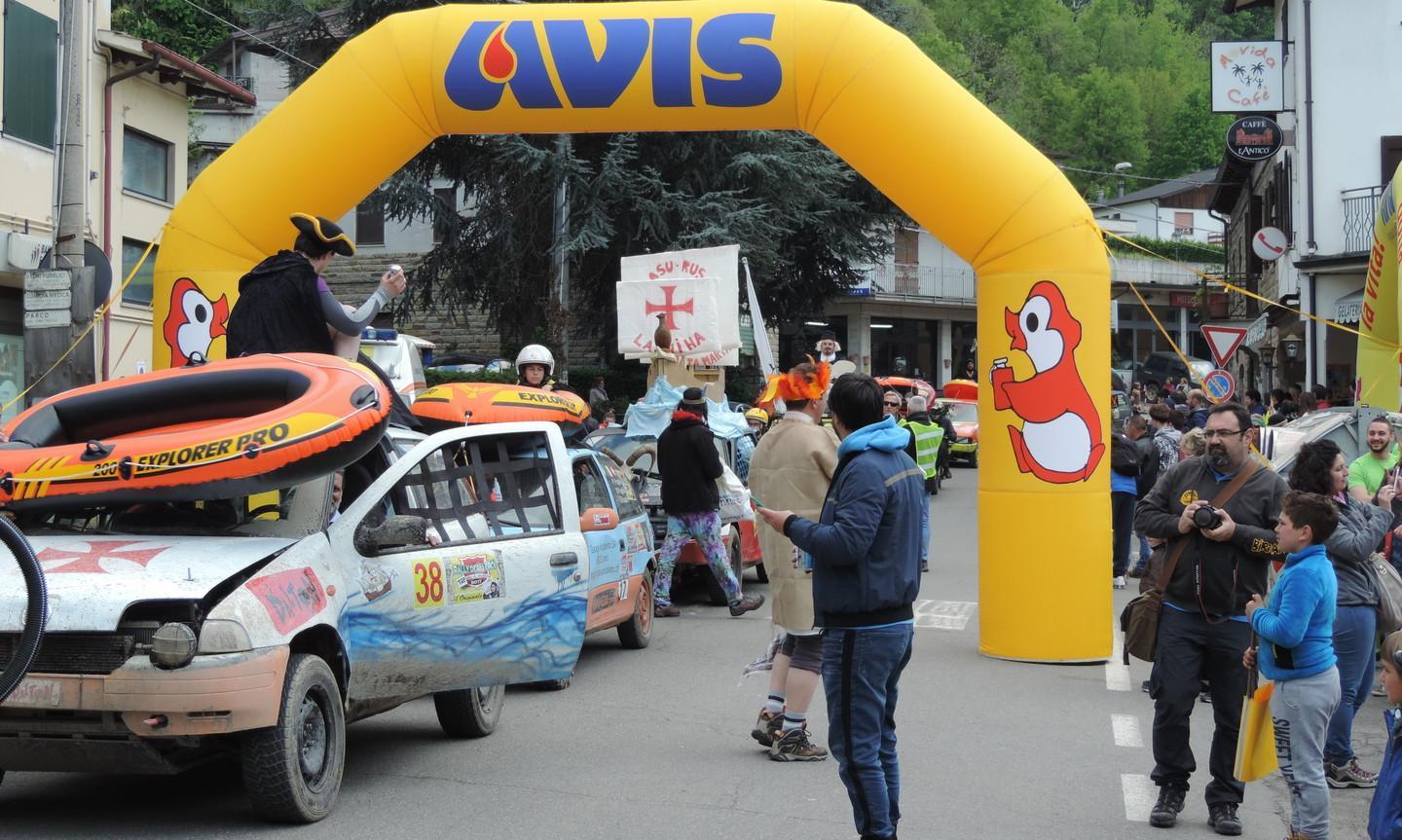 Invasione festosa al rally degli eroi 