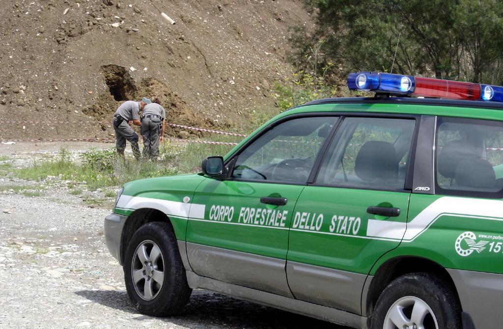 Ricattavano i campeggi della costa, due guardie forestali patteggiano  