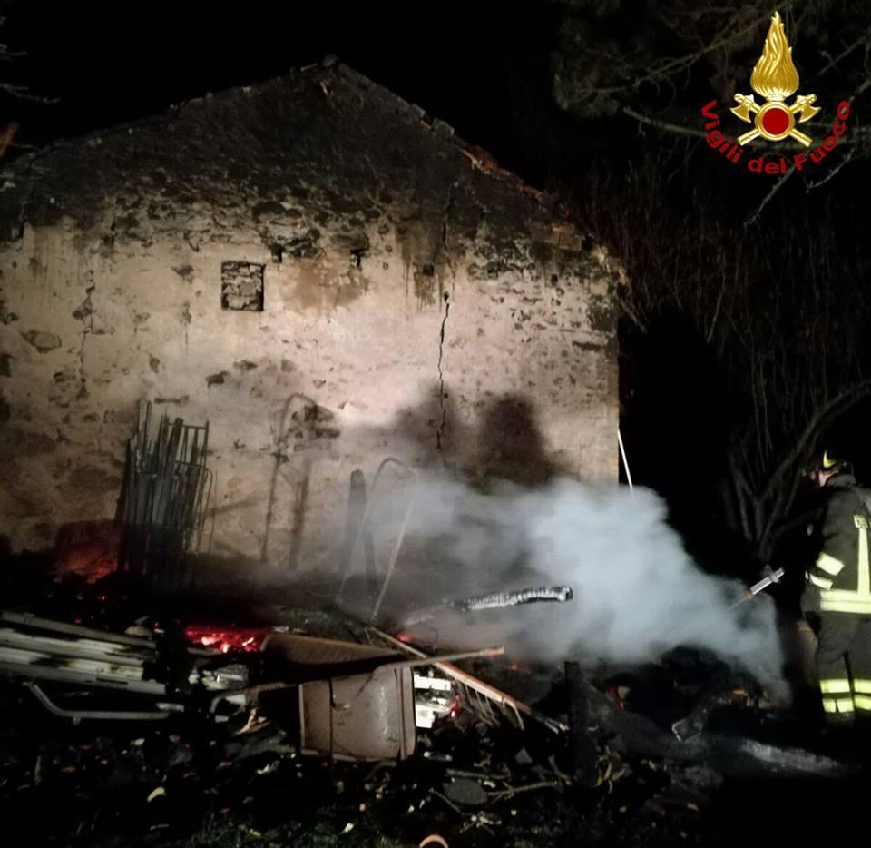 Campagnola: incendio distrugge parzialmente le ex scuole elementari di Cognento
