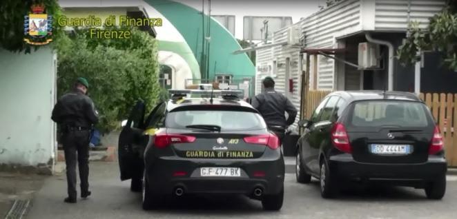 La Guardia di Finanza ha sequestrato alcuni locali pubblici in un'inchiesta della Direnzione antimafia di Firenze