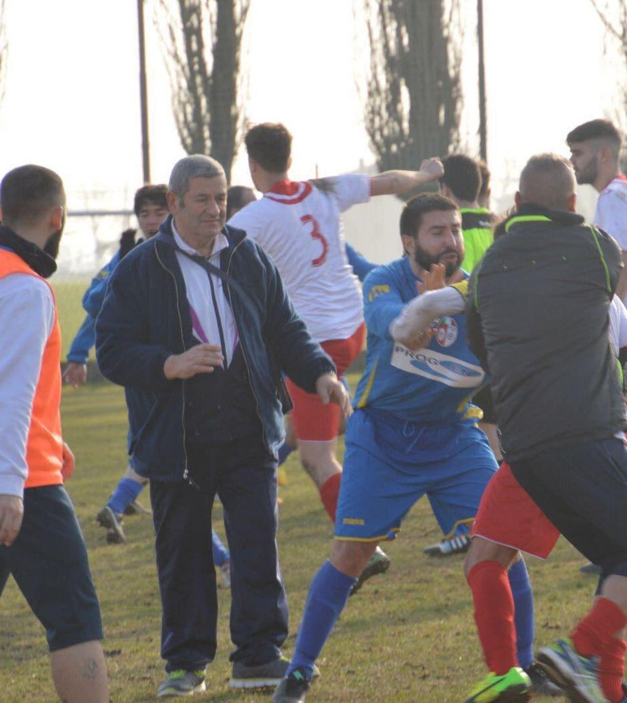 Botte in campo, Daspo a cinque giocatori 