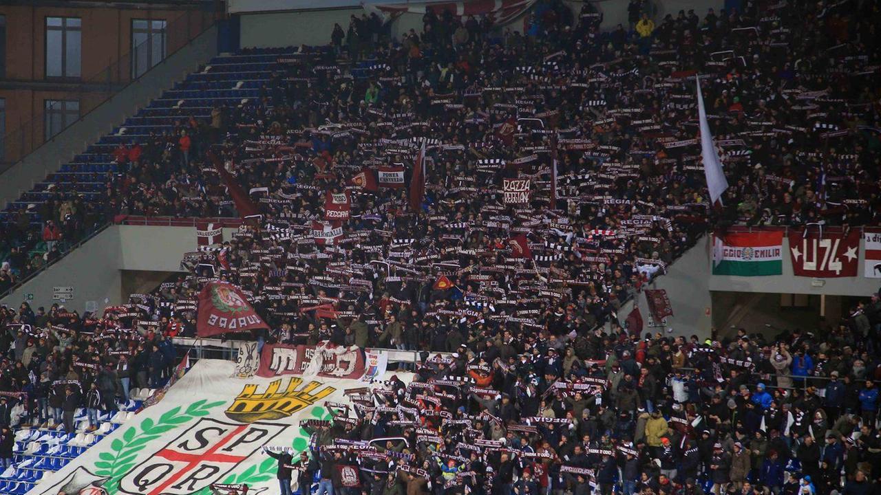 Maglia neutra per Reggiana e Parma