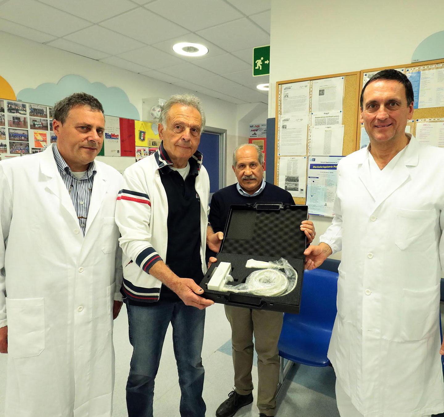 L’Avis dona una sonda a Pediatria