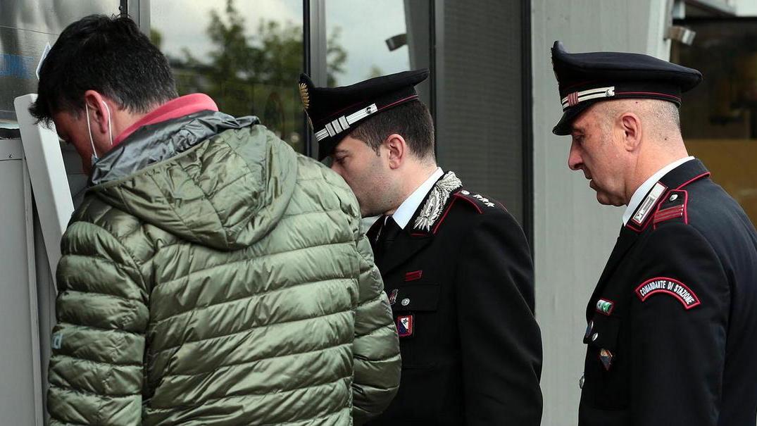 Bancomat esplode con un ordigno banditi in fuga con 30.000 euro
