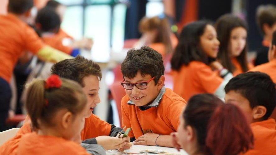 Partite e raccolta, Emily batte tutti