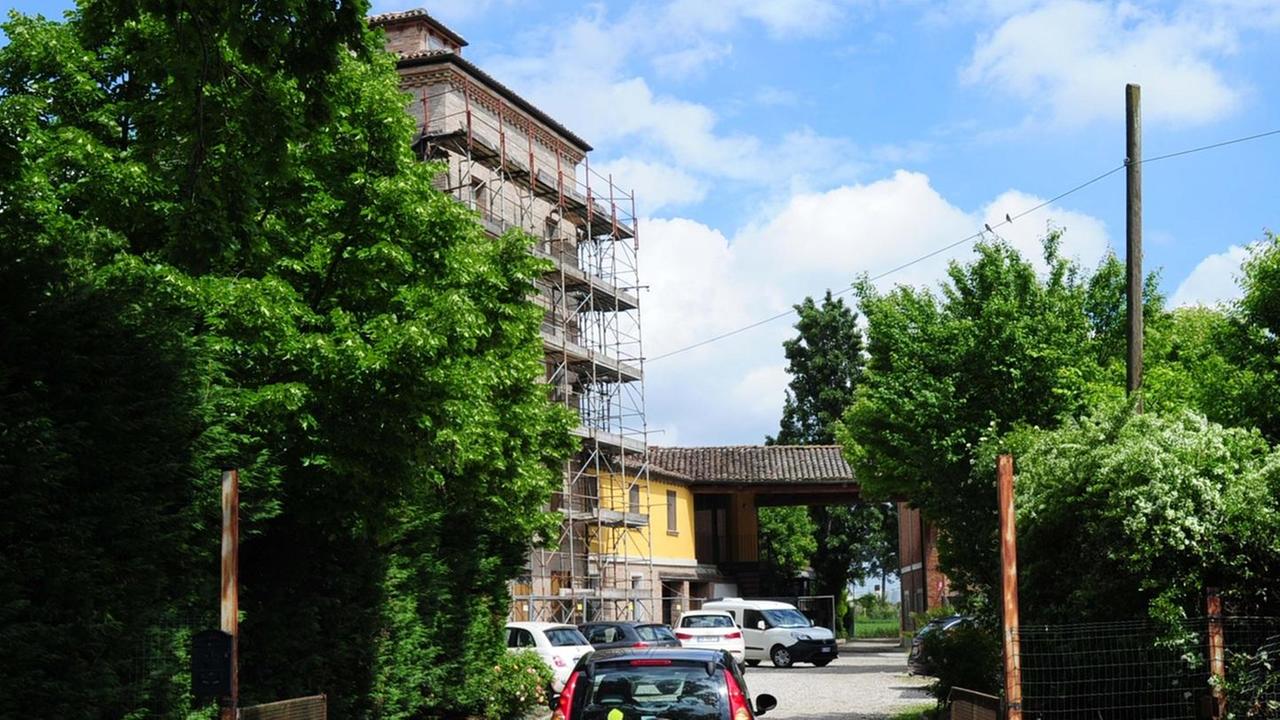 Abusi edilizi al maneggio Il Comune: «Demolite»