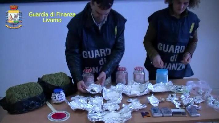 Droga in barattoli: quattro arresti
