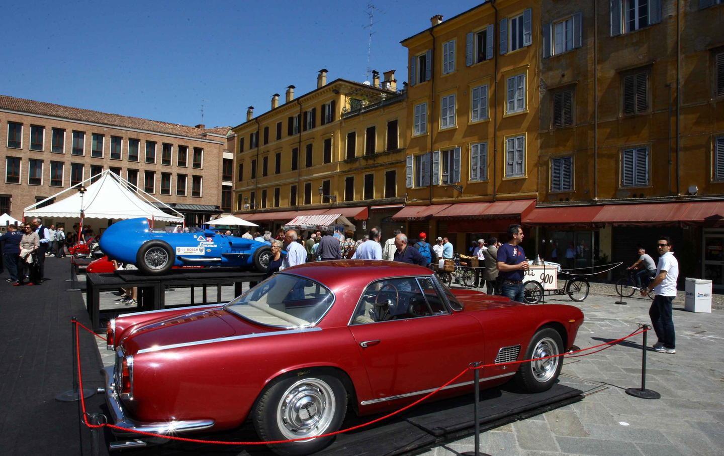 Modena Terra di Motori: bolidi di ieri e di oggi in centro
