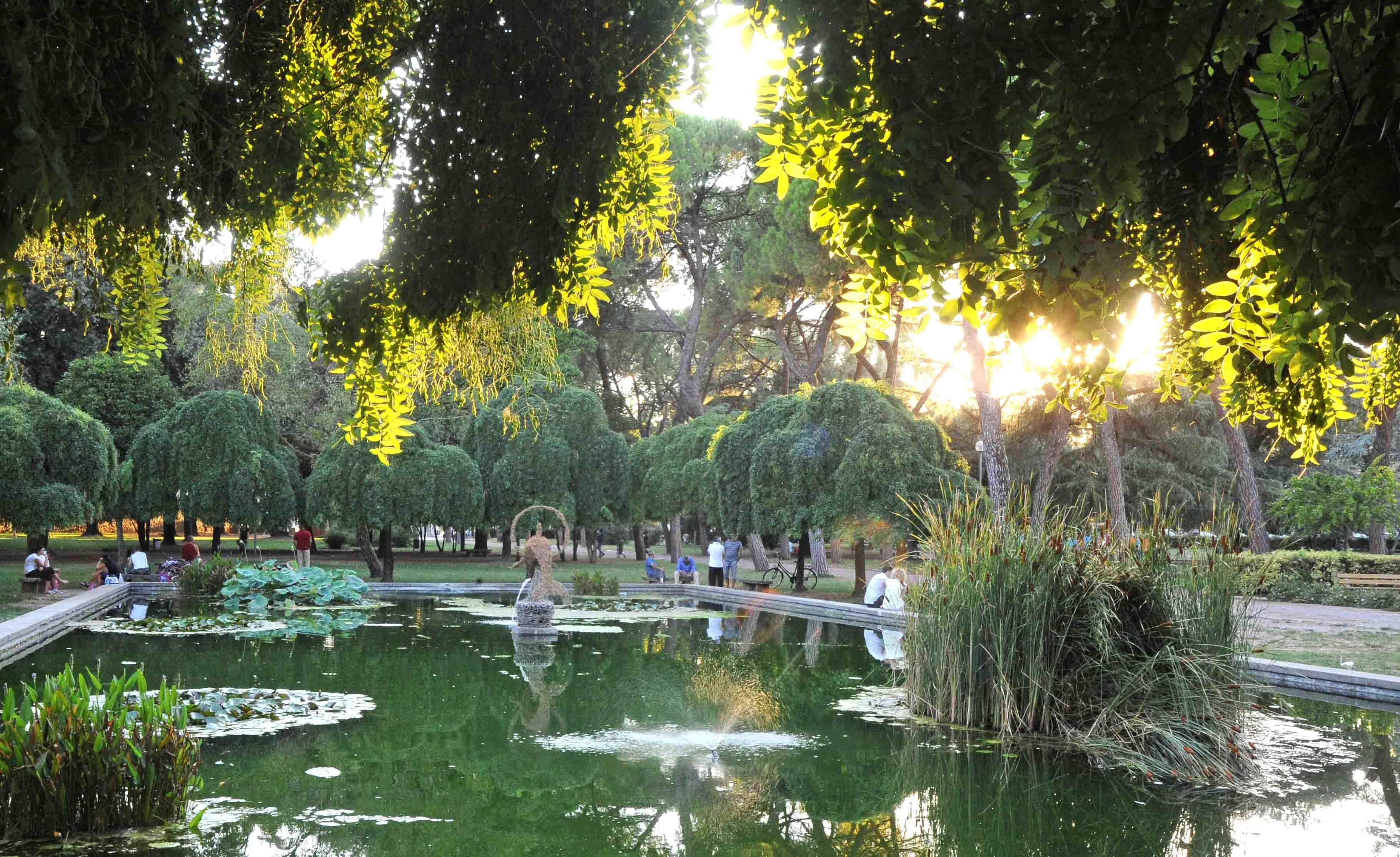 Un'immagine del parco pubblico di piazza della Resistenza (Foto d'archivio)