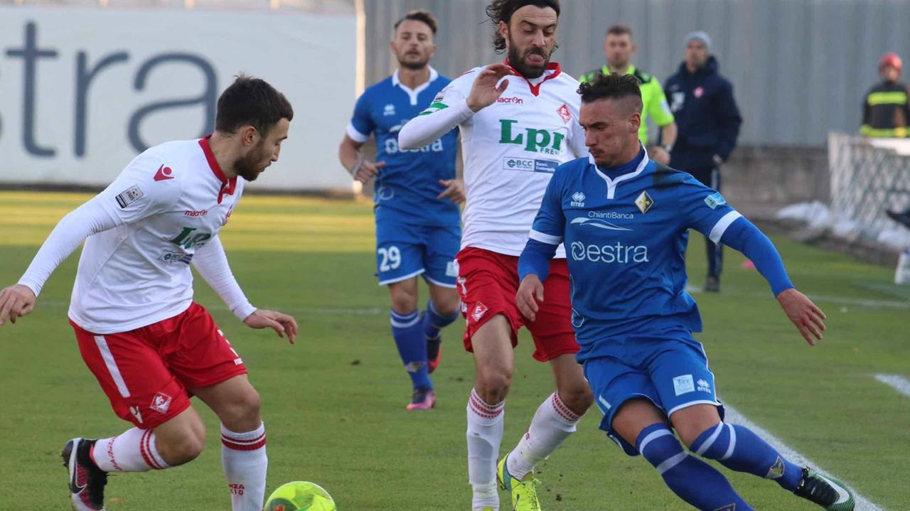 Un'azione della partita d'andata al Lungobisenzio (foto Batavia)