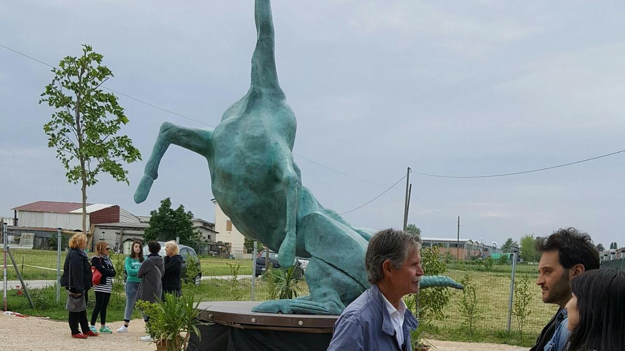 Reggio Emilia, Parmiggiani si scaglia contro la scultura di Pavesi al Core