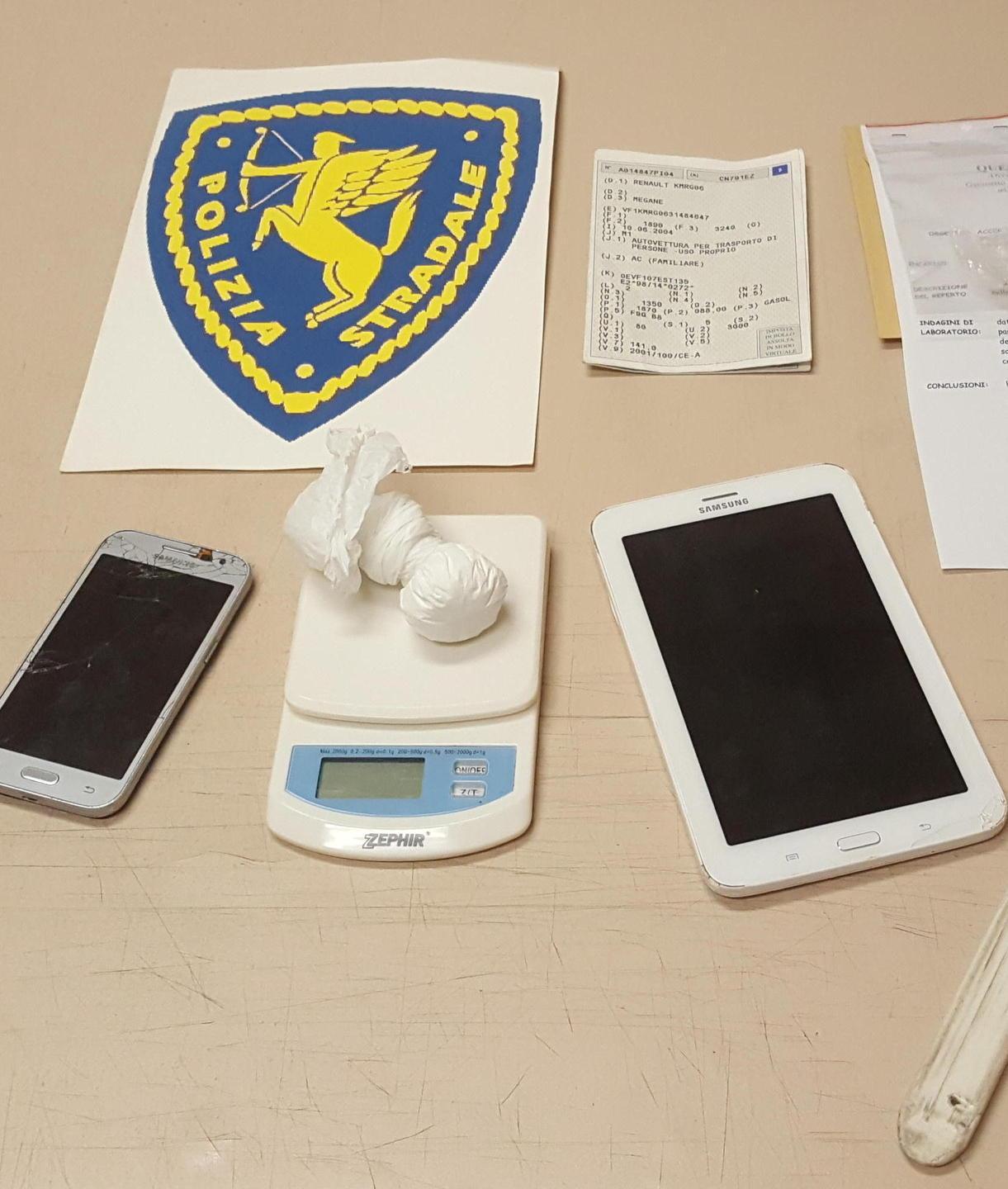 Sorpreso con la droga in macchina sull’A12