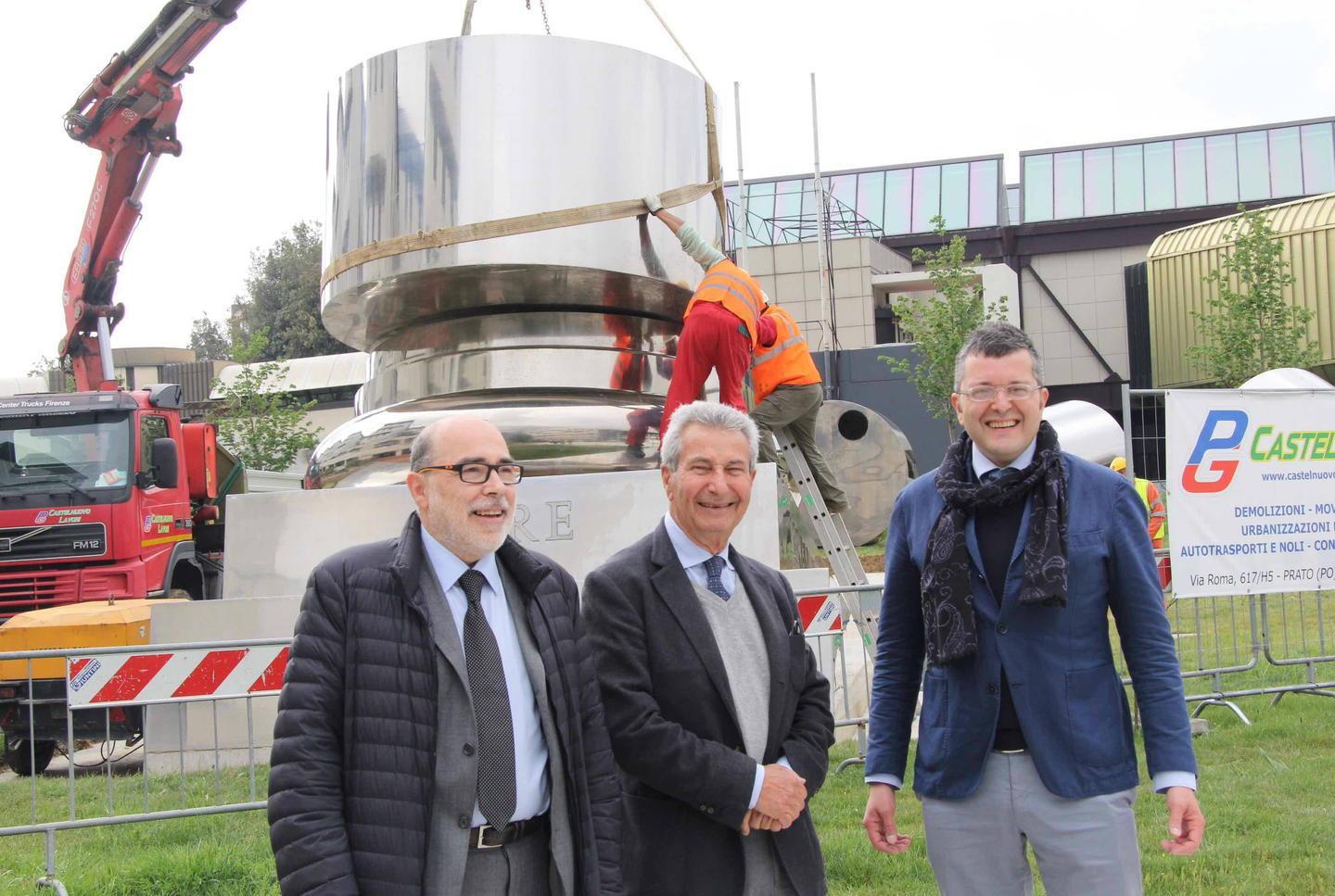 “La colonna spezzata” è tornata davanti al museo