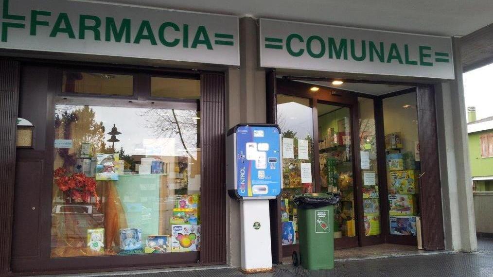 Cimitero e parcometri gestiti dalla farmacia