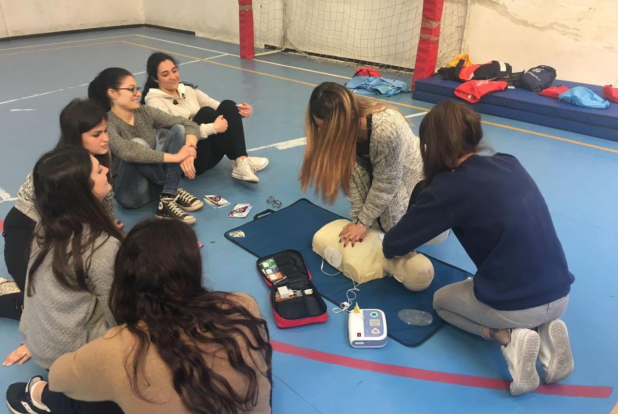 Centodieci studenti abilitati a utilizzare la macchina salva-vita