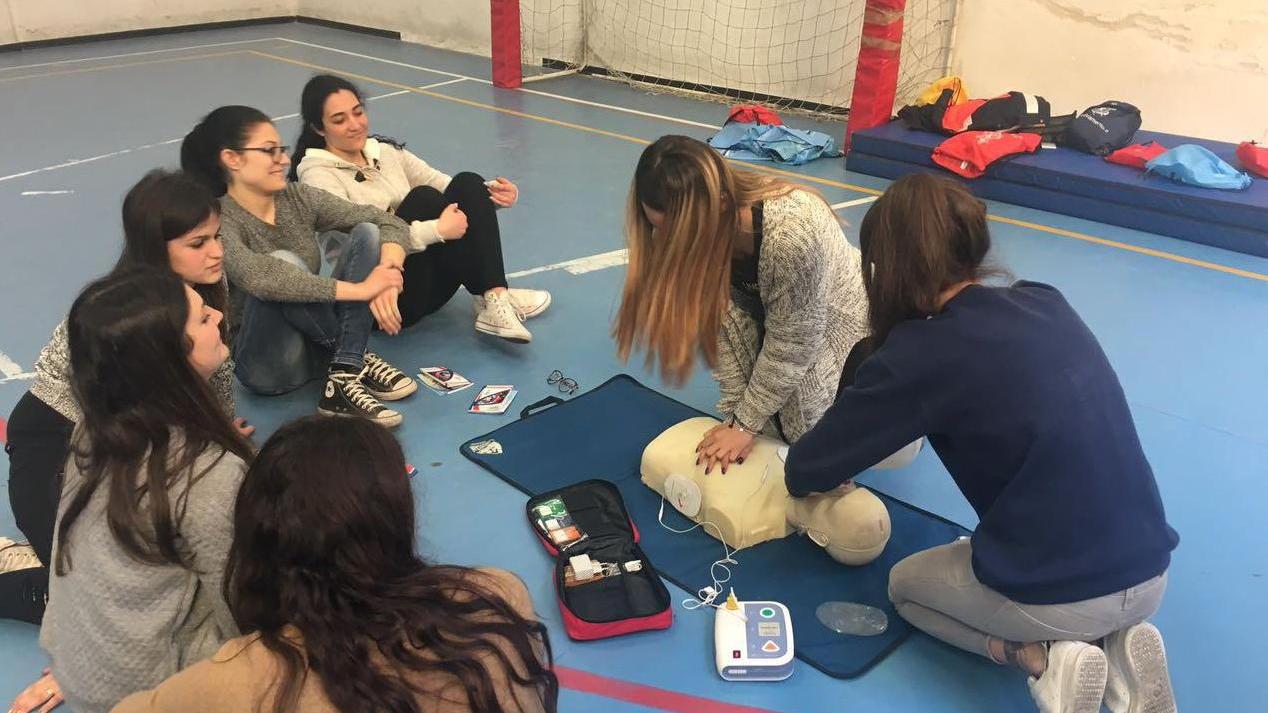 Centodieci studenti abilitati a utilizzare la macchina salva-vita