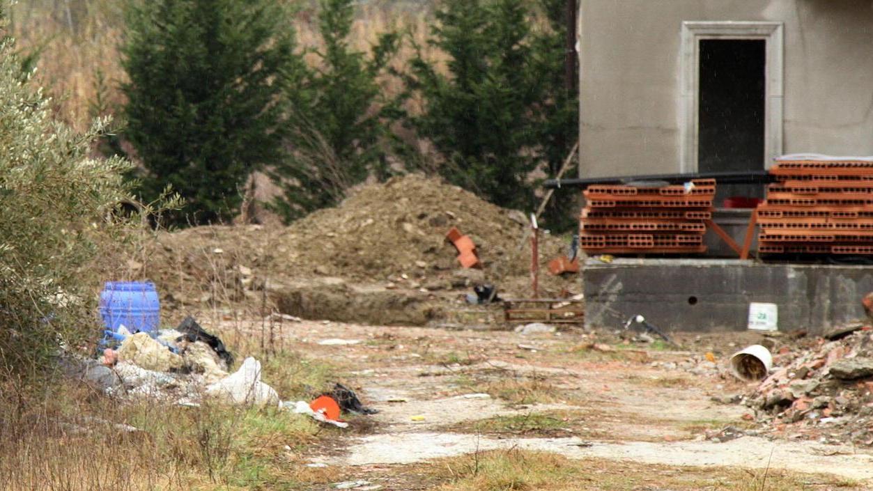 Troppe case e molte vuote Massarosa ora dice basta