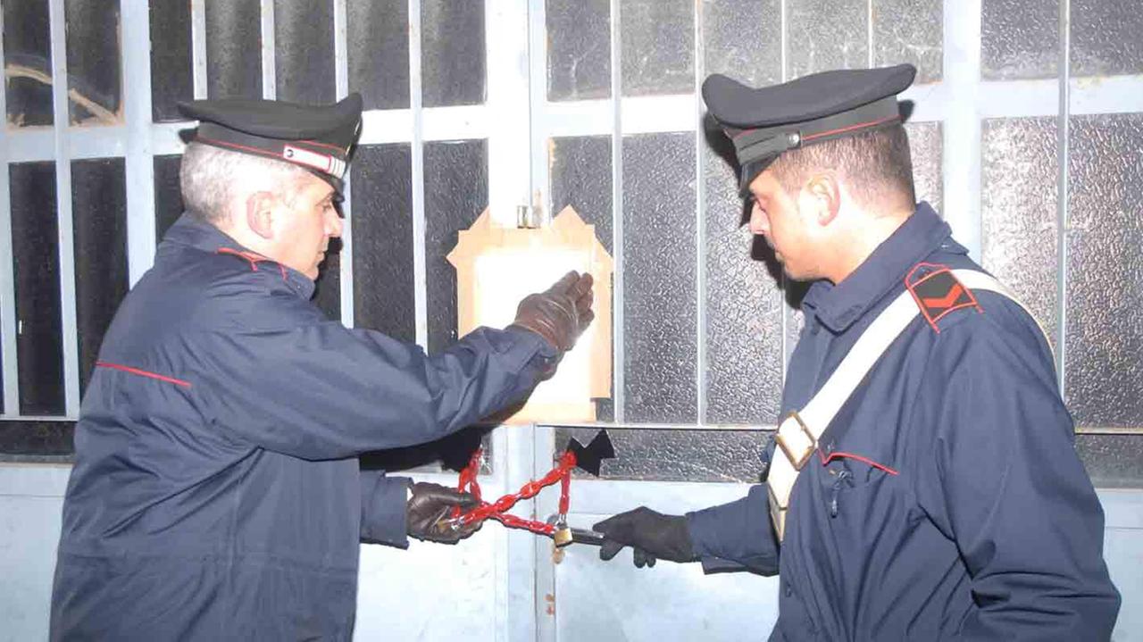 Chiuso dai carabinieri laboratorio tessile cinese a Quarrata, c'erano sei dipendenti al nero