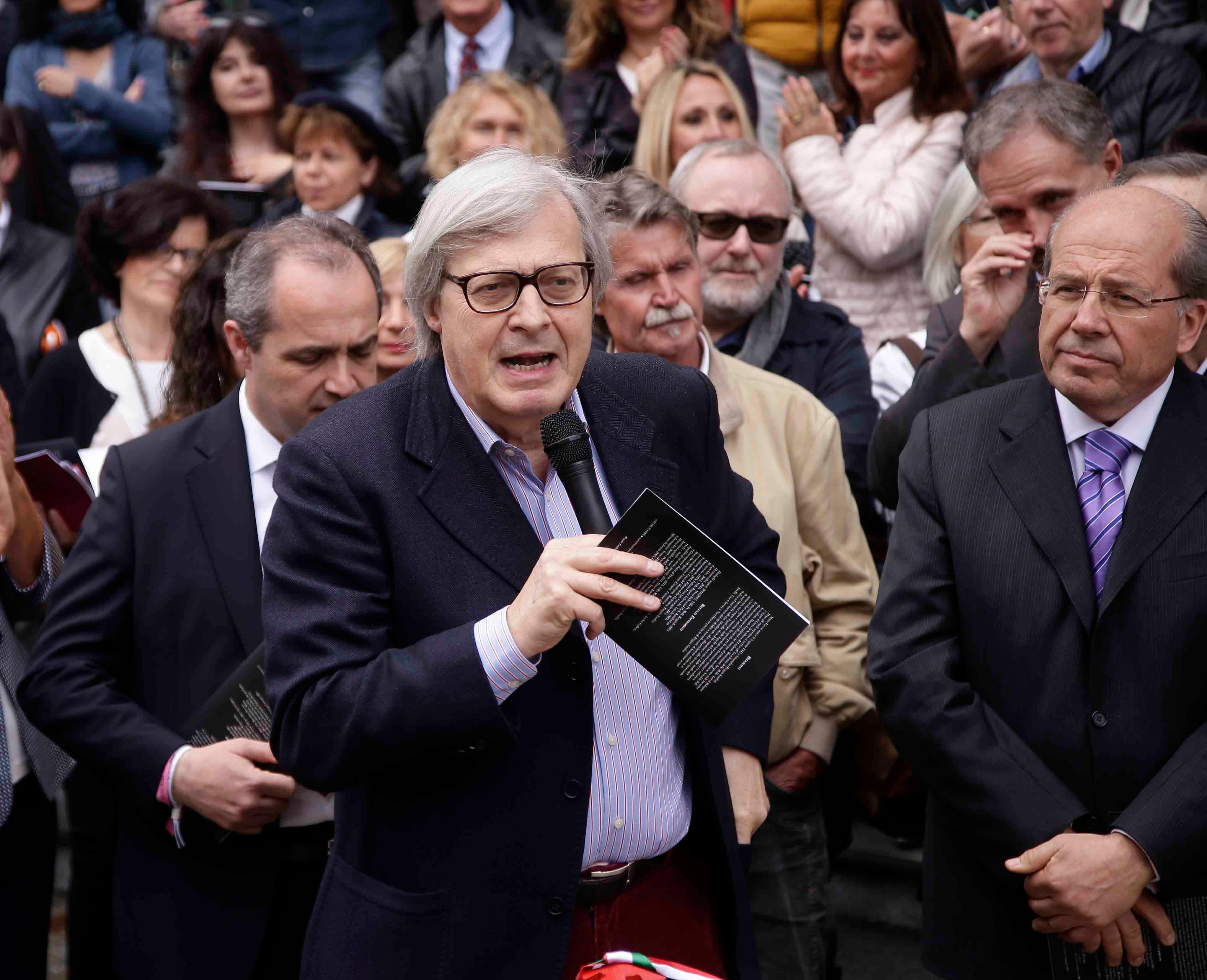 Reggio Emilia, Vittorio Sgarbi al Core: "L'opera di Mario Pavesi è bella" 