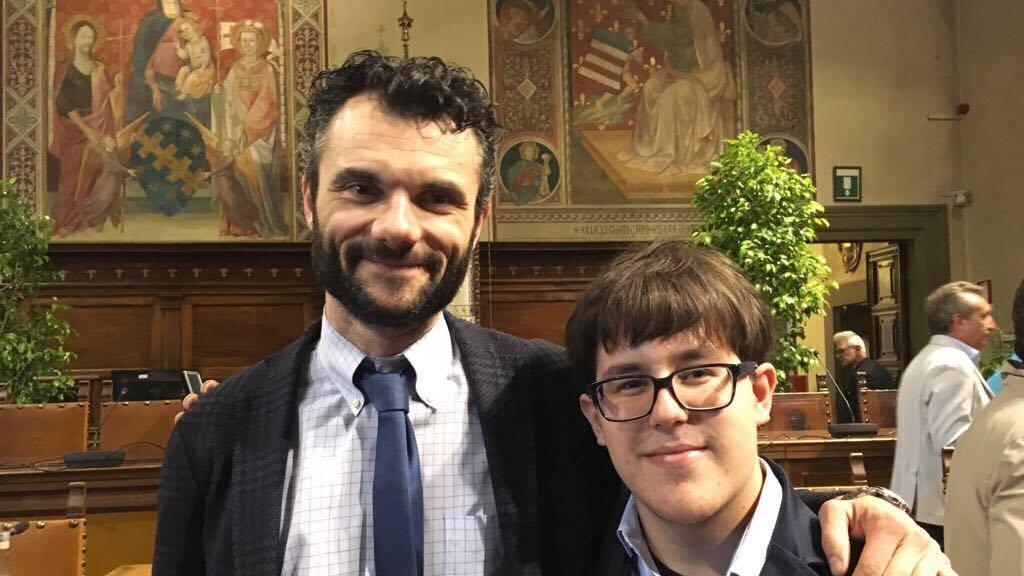 Il sindaco Matteo Biffoni insieme ad Alessandro Favilli