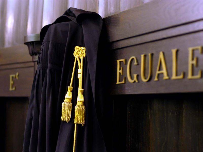 Un'aula di tribunale