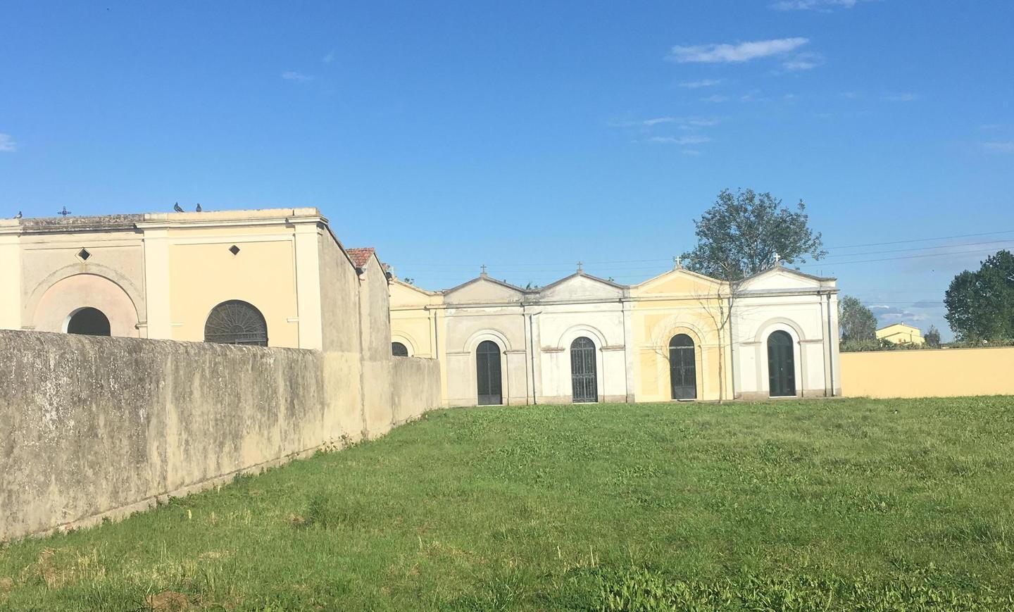 I posti al cimitero ci sono ma non vengono utilizzati