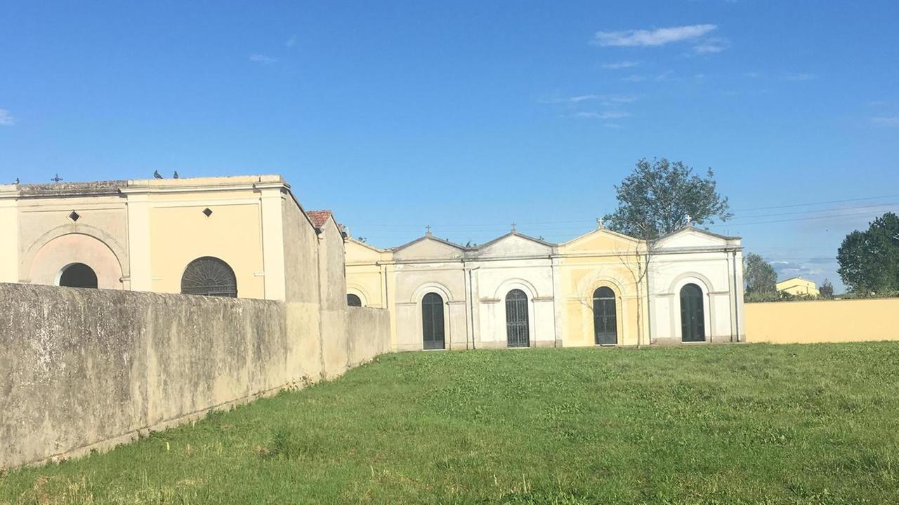 I posti al cimitero ci sono ma non vengono utilizzati