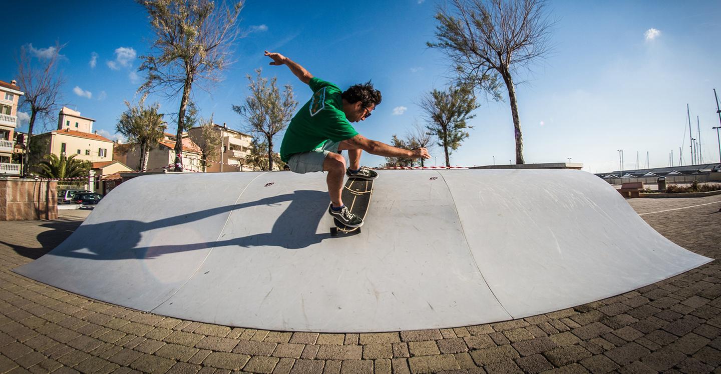 La prima onda per surfskate in Toscana