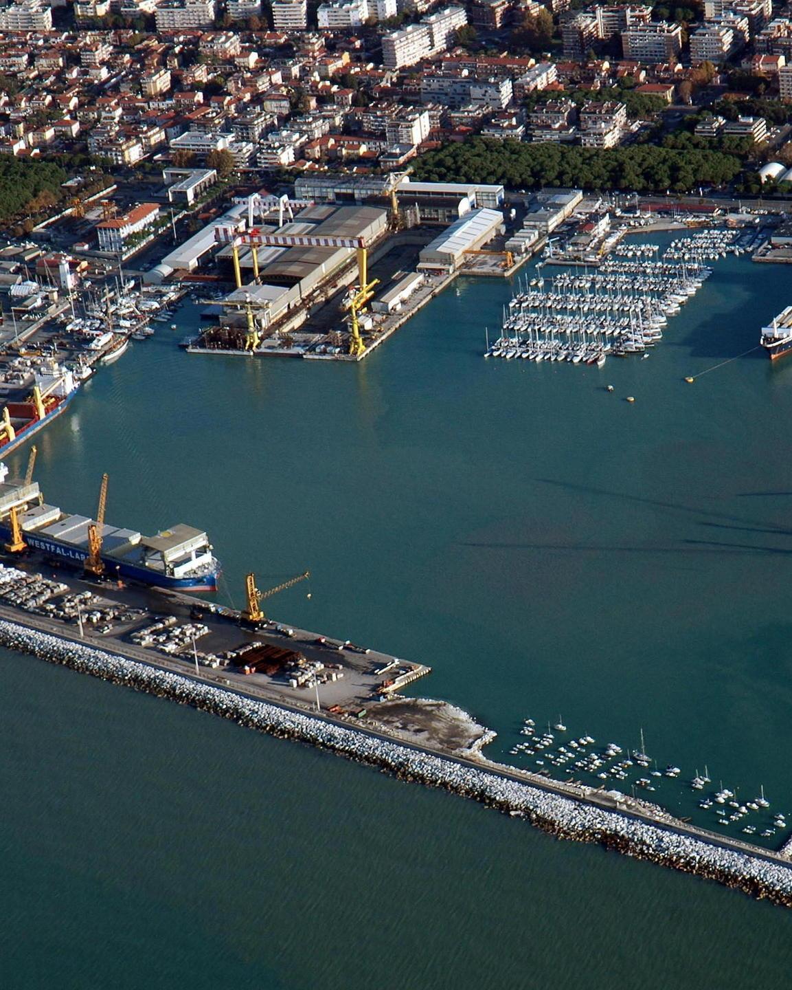 «Il porto di Carrara era contaminato» 
