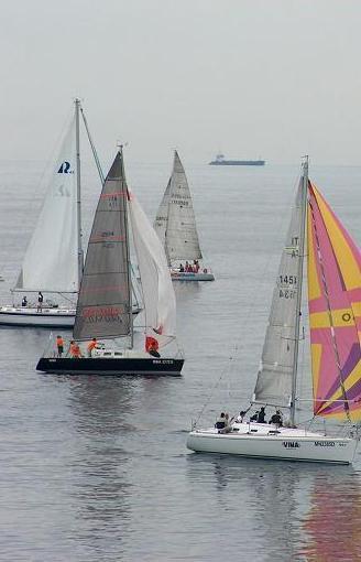 Vele spiegate, torna la Mini Giraglia 