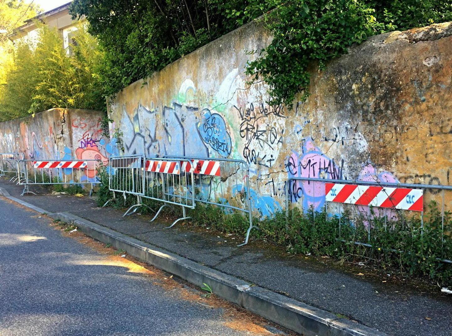 Villa Corridi, muro crollato «Ripuliremo la strada»