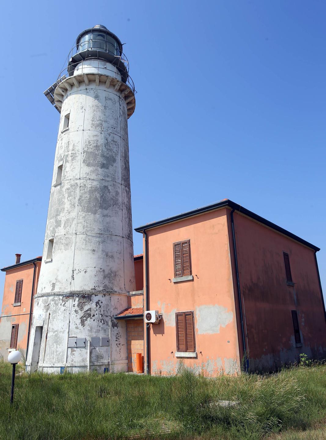 Nuova vita per il faro simbolo del Delta del Po  