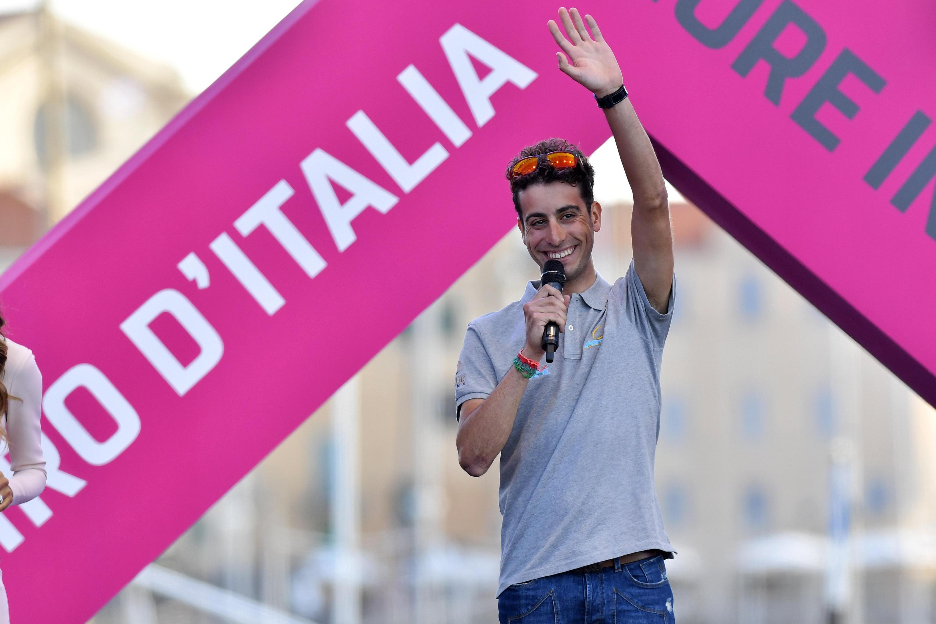 Fabio Aru alla partenza del giro d'Italia ad Alghero