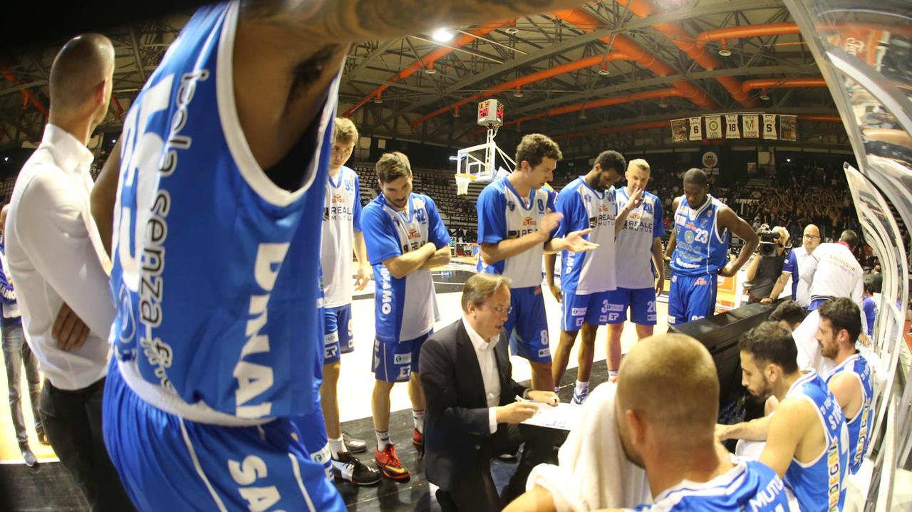 Basket, la Dinamo perde a Caserta 77-70 e chiude la regular season al quinto posto 
