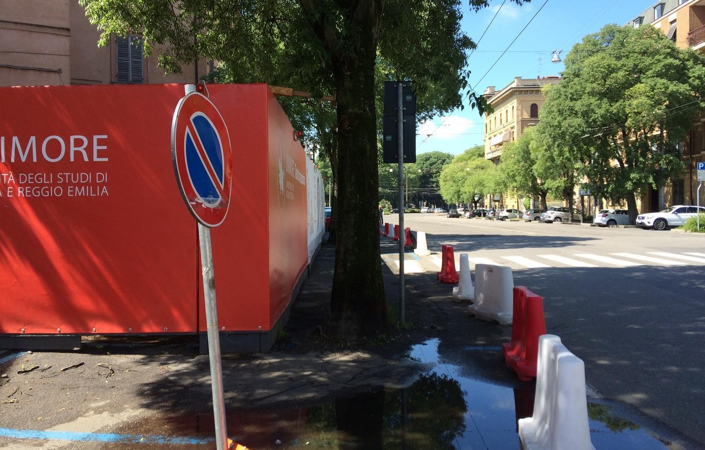 Modena, stadio e stazione, percorsi a ostacoli  